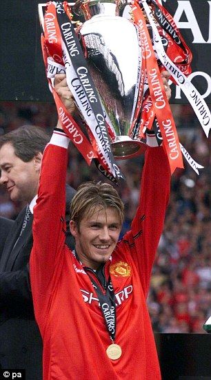 David Beckham in his Manchester United days Beckham Manchester United, David Beckham Manchester United, David Beckham Football, David Beckham Style, Manchester United Wallpaper, Soccer Girl Problems, Manchester United Fans, Barcelona Soccer, Manchester United Football Club