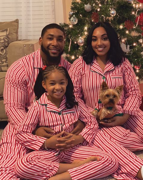 Christmas Photos In Pajamas, Xmas Family Photo Ideas Pjs, Black Family Christmas Pajamas, Christmas Pyjamas Family Photoshoot, Black Family Matching Christmas Pajamas, Family Pajamas Christmas Photo Ideas, Black Family Christmas Photoshoot Pajamas, Christmas Mini Shoot, Family Christmas Pictures Outfits