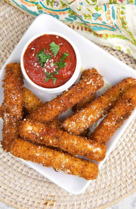 Homemade Mozzarella Sticks, Mozzarella Sticks Recipe, Homemade Mozzarella, Mozzarella Sticks, Cheese Sticks, Homemade Cheese, Yummy Comfort Food, Easy Appetizer Recipes, Perfect Game