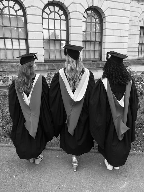 3 best friends graduation from university 3 People Graduation Pictures, 3 Friends Graduation Pictures, Uni Graduation Aesthetic, 3best Friends, Graduation Pics With Friends, Graduation With Friends, Law School Vision Board, Uk Graduation, Best Friends Graduation