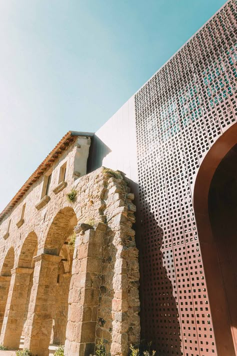 Saint-François Monastery past through light and nature Restoration Projects Architecture, Renovation Architecture, Master Thesis, Stone Facade, San Francesco, Adaptive Reuse, Graduation Project, Van Der Rohe, Mies Van Der Rohe