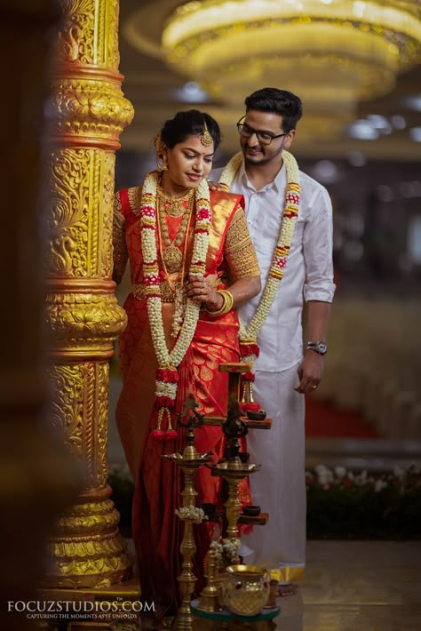 After Marriage Photoshoot Indian, Wedding Couple Poses Traditional, South Indian Couple Photography, South Indian Wedding Photography Couples, Wedding Possess Tamil, Hindu Wedding Poses, South Indian Wedding Photos, Couple Poses Wedding Indian, Muhurtham Poses