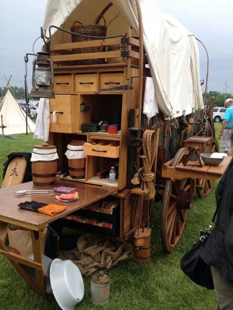 Fine lady of the Praire Camping Tent Decorations, Chuck Box, Horse Drawn Wagon, Old Wagons, Wooden Wagon, Camping Kitchen, Chuck Wagon, Wilde Westen, Covered Wagon