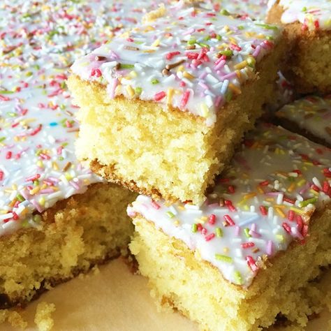 Sprinkle Tray Cake, Plain Flour Recipes Baking, Old School Tray Bake Recipes, School Cake Recipe, School Puddings, Old School Puddings, Old School Cake, School Desserts, School Dinner Recipes