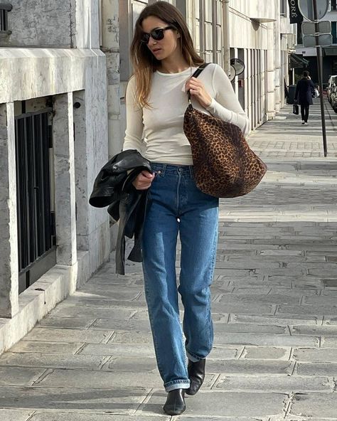 Levis 501 Outfit, Women In Paris, 501 Outfit, Oversized Striped Sweater, Kick Flare Jeans, French Girl Style, Boucle Jacket, Love Jeans, French Girls