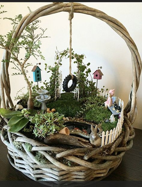 Fairy Garden Design Ideas, Miniature Garden Design, Vasos Vintage, Indoor Fairy Gardens, Fairy Garden Ideas, Fairy Garden Plants, Fairy Garden Designs, Fairy Garden Crafts, Faeries Gardens