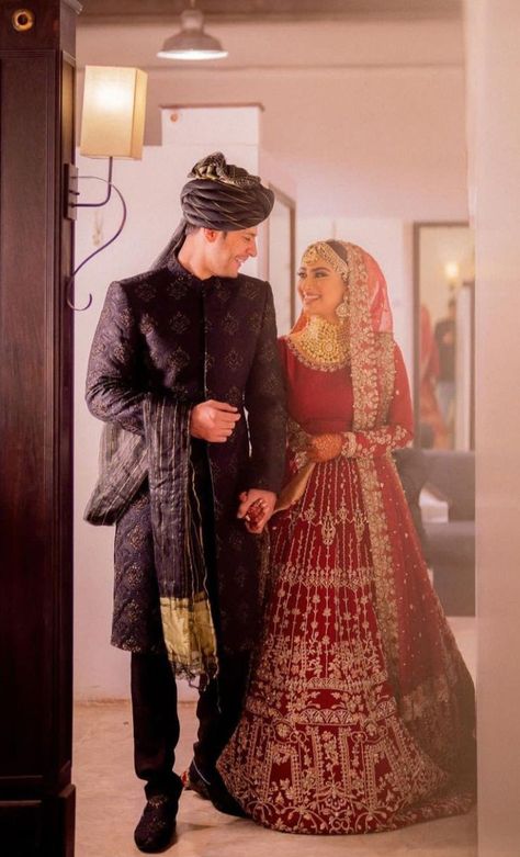 Hiba Bukhari Wedding Pics, Hiba Bukhari Wedding, Black Sherwani Groom, Groom Pakistani, Hiba Qadir, Hiba Bukhari, Black Sherwani, Wedding Husband, Bride Photos Poses