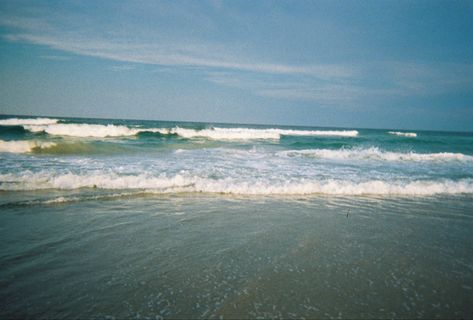 Beach On Film Aesthetic, Asleep Among Endives, Beach On Film, Film Beach, Vintage Beach Photos, Beach Film, 90s Films, Beaches Film, High By The Beach