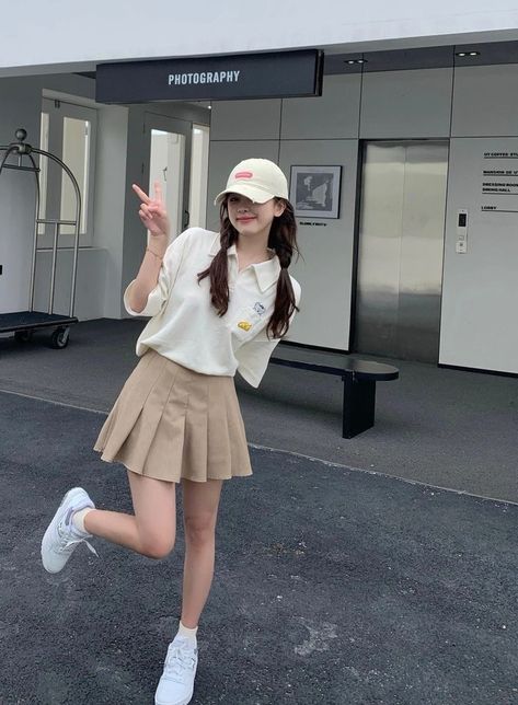 Beige Pleated Skirt Outfit, Beige Mini Skirt Outfit, Summer Girly Outfits, Fashion Killa Aesthetic, Fashion Killa Outfits, Fashion Killa Summer, Killa Outfits, Korean Skirt Outfits, Satisfying Pics