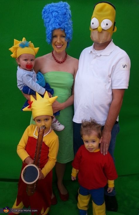 The Simpsons Family Halloween Costume Emoji Halloween Costume, Simpsons Costumes, Cartoon Halloween Costumes, Simpsons Halloween, Halloween Family Costumes, The Simpsons Family, Best Group Halloween Costumes, Themed Halloween Costumes, Family Halloween Costume