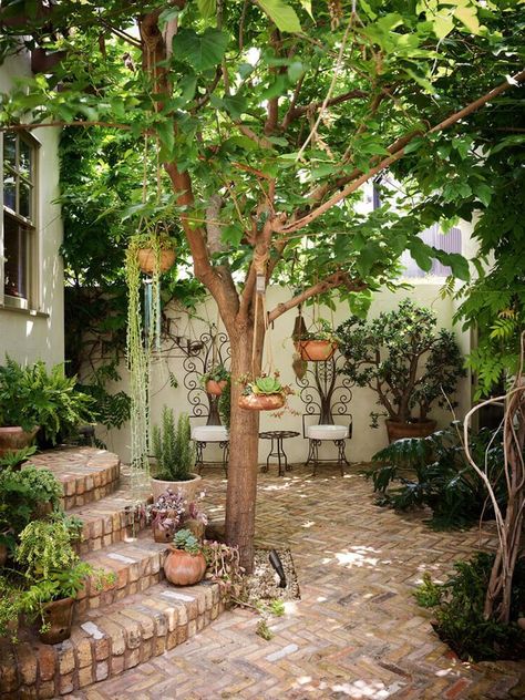 Electric Bowery, Spanish Courtyard, Ideas Jardin, Spanish Garden, Architectural Design Studio, Brick Garden, Spanish Style Home, Brick Patios, Mediterranean Garden