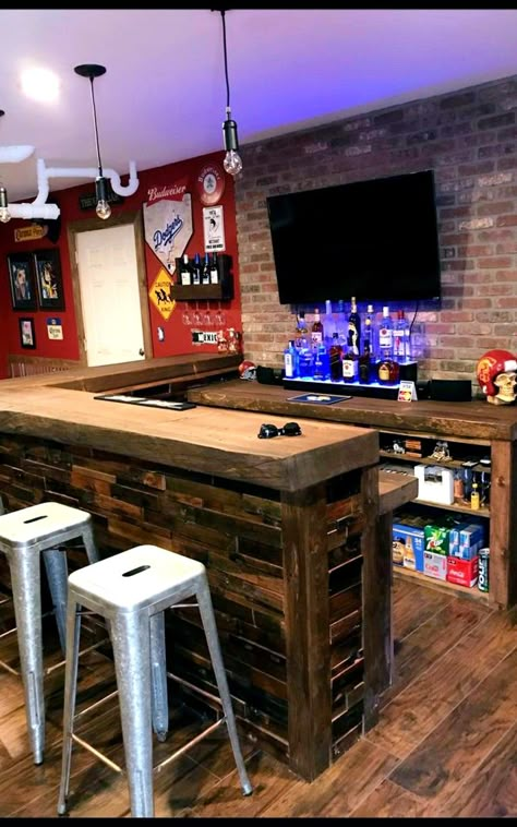 Bar For House, Bar Room Design, Home Pub Ideas, Basement Bar Remodel, Hockey Man Cave, Cave Diy, Red Room Decor, Rustic Basement Bar, Barn Bar