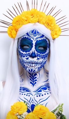 Creative Skull Makeup, Sugar Skull Face Paint, Catrina Makeup, Halloweenský Makeup, Sugar Skull Artwork, Creepy Halloween Makeup, Cool Halloween Makeup, Sugar Skull Makeup, Face Art Makeup