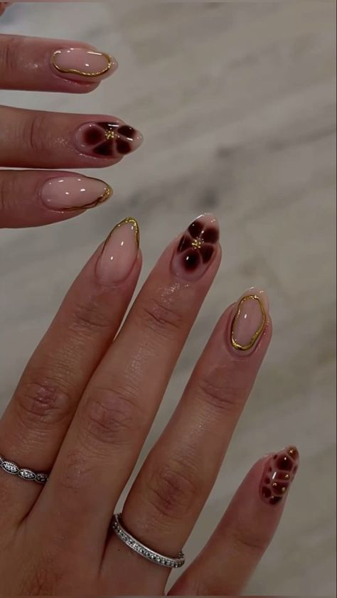 Wedding Guests Nail Designs, Builder Gel Nails Design Almond, Nails For Egypt Trip, Sofisticated Nail Designs, Gold Accent Acrylic Nails, Fall Nails Elegant, Sade Nails Aesthetic, Fall Nail Almond, Red And Gold Acrylics