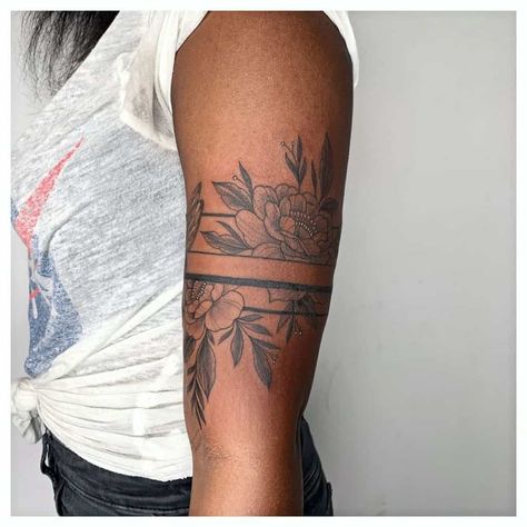 Armband Tattoo For Ladies Armband Tattoo Frau, Arm Cuff Tattoo, Armband Tattoo Meaning, 2023 Pedicure, Armband Tattoos For Men, Inspiring Aesthetic, Tattoo Band, Amazing Aesthetic, Cuff Tattoo