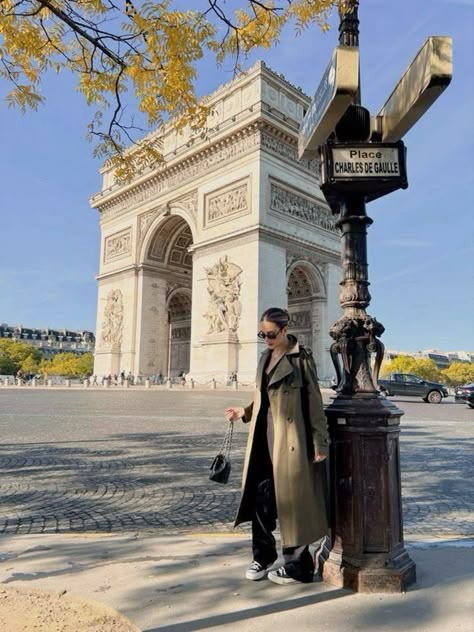 Paris In October Aesthetic, October In Paris, Europe Pics Ideas, Paris Outfits October, Arc De Triomphe Photo Ideas, Paris October Outfit, Paris Photo Ideas Instagram, Paris Inspo Pictures, Louvre Photo Ideas