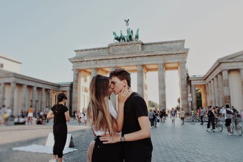 Couples In Germany, Couple Inspo Pics, City Couples Photography, Manifestation 2023, Couples City, Travel Berlin, Boyfriend Things, Berlin Photos, Couple Inspo