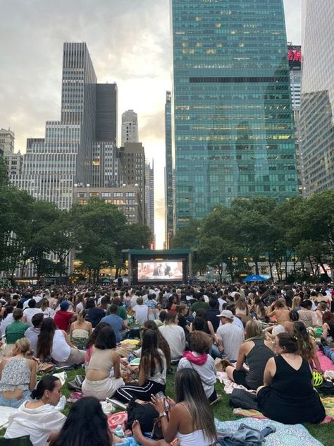 Bryant Park Movie Night, Nyc School Aesthetic, Park Movie Night, Nyc Romantic, Nyc Activities, Photography Camp, Nyc Dream, Bryant Park Nyc, Red Song