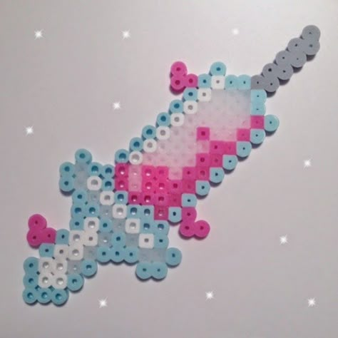 Simple Peeler Bead Designs, Perler Beads Ideas Y2k, Yami Kawaii Perler Beads, Kawaii Fuse Beads, Kawaii Fuse Bead Patterns, Perler Bead Asthetic Ideas, Pearl Or Beads Designs, Perler Beads Y2k, Cutecore Perler Bead