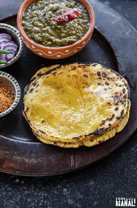 Gluten-free flatbread made with maize flour. Makki ki Roti is a staple in North India during winters and often enjoyed with sarson ka saag (greens). #glutenfree #flatbread #indian Makki Di Roti, Corn Flour Recipes, Soft Roti, South Asian Food, Gluten Free Flatbread, Diner Food, Bite Size Snacks, Roti Recipe, Famous Food