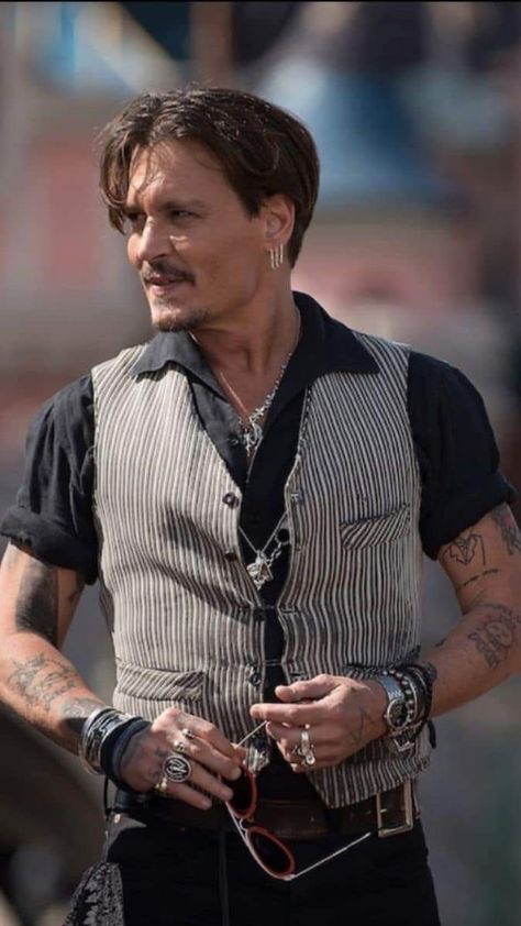 Johnny Depp Outfits, Johnny Depp Tattoos, John Depp, جوني ديب, Johnny Depp Style, Kaptan Jack Sparrow, Young Johnny Depp, Johnny Depp Pictures, Johnny D