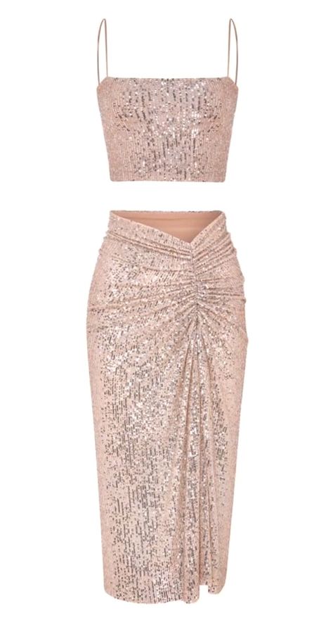 Rose gold crop top and skirt Tango Fashion, Gold Crop Top, Crop Top And Skirt, Modest Dresses Casual, Dress Closet, Top And Skirt, Modest Dresses, Gold Style, Tango