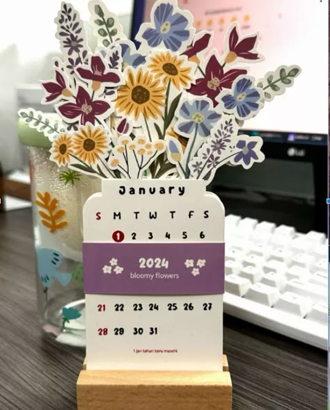 Bloom Calendar, Diy Paper Flower Wall, Paper Flower Wall Art, Crafts For Beginners, Flower Calendar, 3d Paper Flowers, Calendar Craft, Card Making Templates, Diy Calendar