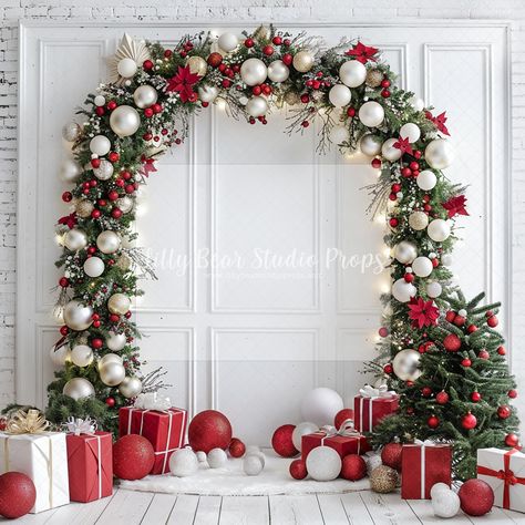 christmas archway - Google Search Christmas Pictures Backdrop, Christmas Arch Ideas, Christmas Booth Ideas, Christmas Garland Arch, Arch Christmas Decor, Red And White Christmas Garland, Easy Christmas Backdrop, Christmas Archway Decor Indoor, Christmas Backdrop Ideas