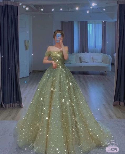 Edit by @minhnhu1520 Green Ball Gown, Royalty Dress, Prom Inspiration, Pretty Quinceanera Dresses, Elegant Ball Gowns, Sparkle Wedding Dress, Fancy Gowns, Princess Ball Gowns, Prom Dress Inspiration