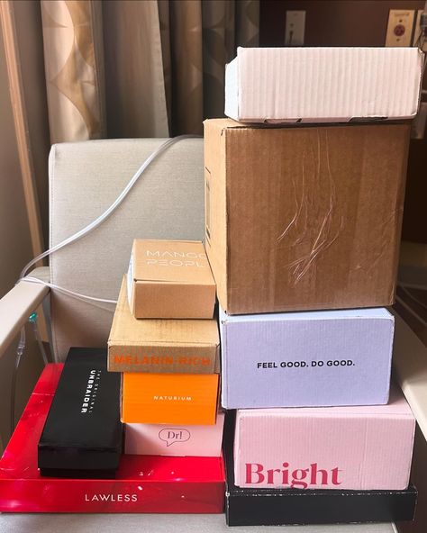 Time for a pr/gifts unboxing video! Literally wouldn't be able to imagine this 7 months ago when I started taking becoming an influencer seriously. All of this from cold dms & emails + a couple inbounds 🥰 Before I leave this earth, I'm truly determined to do a collab + pr from my dream brands. So far, I'm at 55+ packages since November 🥹🧚🏾‍♀️ I'm so excited to try some of these new launches! What should I review first? 💝 @byamicole @mangopeoplecosmetics @thefaceshopus @dr.idriss @saieb... Brand Collabs Vision Board, Vision Board Ideas Influencer, Becoming Influencer, Pr Packages Vision Board, Pr Gifts Aesthetic, Pr Vision Board, Gifts Vision Board, Collab With Brands, Brand Collab Aesthetic