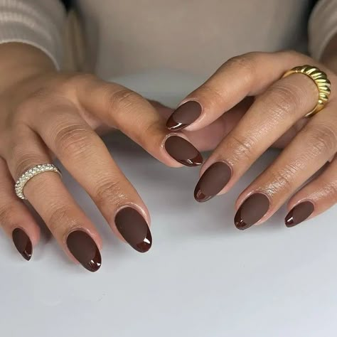 Fall Matte Nails With Glossy Tips, Matte Nails With Glossy French Tip, Matte Nails Glossy Tip, Short Round Nails Fall, Matte And Glossy Nails Design, Round Fall Nails, Matte Nails With Glossy Tips, Fall Round Nails, Matte French Tip Nails