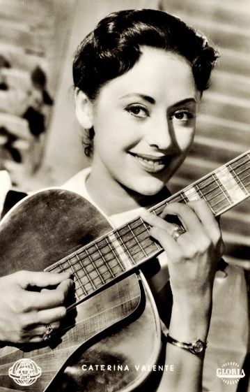 Caterina Valente Caterina Valente, Nina Hagen, David Garrett, Old Hollywood Glamour, Female Singers, Song Bird, Hollywood Glamour, Playing Guitar, Old Hollywood