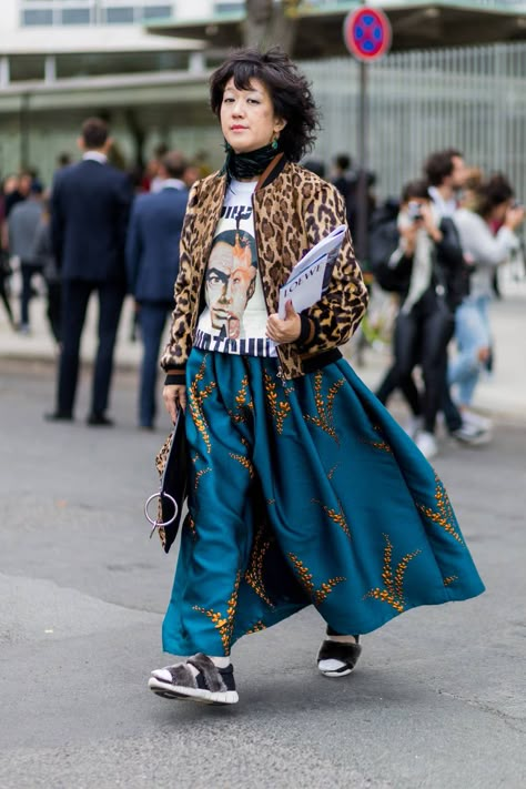 Newyork Streetstyle Fall, Dries Van Noten Street Style, Newyorker Fashion, Dries Van Noten 2022, Newyork Streetstyle, Eclectic Clothing Style, Eclectic Clothing, Nyfw Street Style, Looks Street Style