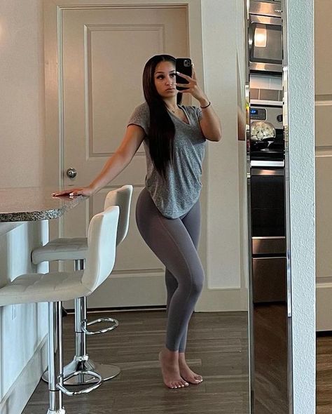 ⋆ 👄 𝐵𝒶𝒹𝒹𝒾𝑒𝓈 𝒢𝒶𝓁𝓁𝑒𝓇𝓎 👄 ⋆ (@exclusivebeautys) • Instagram photos and videos V Leggings, Gym Leggings Outfit, Alyssa Marie, Club Outfits For Women, Mindset Goals, Best Friend Outfits, Cute Lazy Outfits, Exotic Fashion, Men Stylish Dress