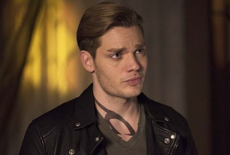 Warning: This article contains spoilers of a most sexy nature from Monday’s Shadowhunters. If you haven’t watched, return from whence you came. Shadow Hunters Jace, Matthew Daddario Shadowhunters, Conor Leslie, Alisha Wainwright, Jace And Clary, Jace Herondale, Clary And Jace, World Hair, Fictional Character Crush