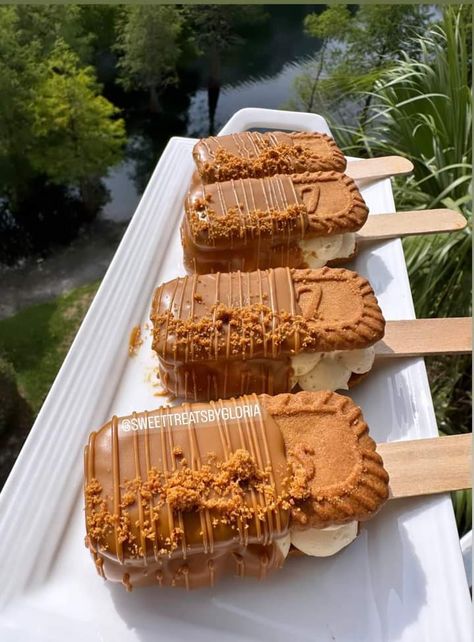 Biscoff Cheesecake Pops, Cookie Butter Board, Cookie Butter Cheesecake Recipes, Biscoff Cookie Butter Cheesecake, Biscoff Cake Pops, Biscoff Banana Pudding, Biscoff Sandwich, Biscoff Cheesecake Bars, Biscoff Desserts