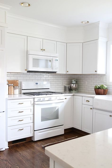 The 100+ Year Old Style That's Suddenly the Hottest Thing in Kitchens Mcgee Kitchen, White Kitchen Appliances, Kitchen Remodel Cost, Diy Kitchen Remodel, White Appliances, New Kitchen Cabinets, All White Kitchen, Top Decor, Classic Kitchen