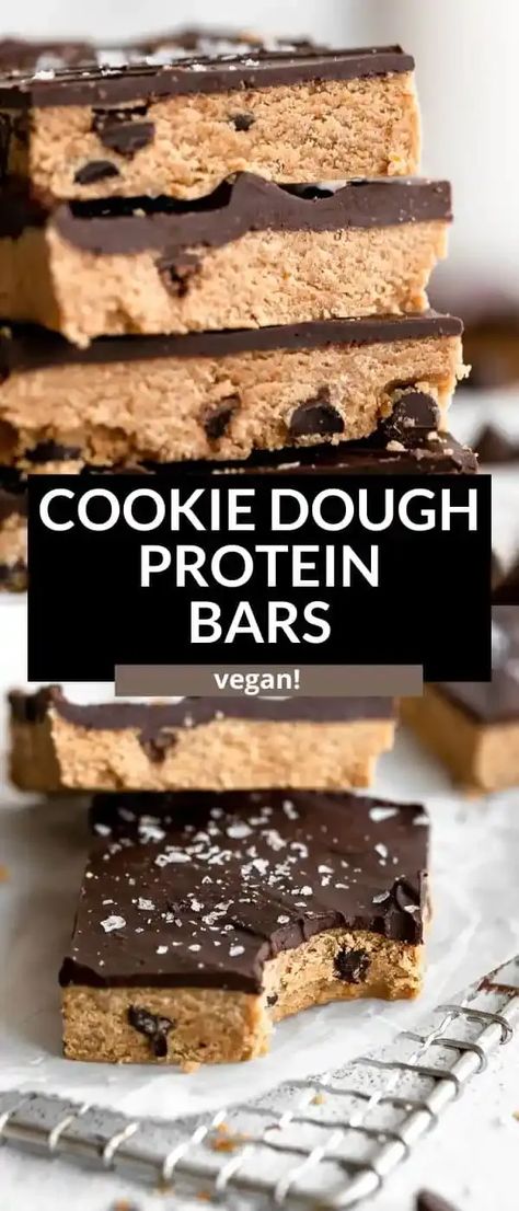 These vegan cookie dough protein bars are so easy to make, healthy and gluten free. These protein bars are refined sugar free, high in protein and topped with a chocolate coating. Protein Bars Without Protein Powder, Protein Bars Vegan, Cookie Dough Protein Bars, Caramel Cookie Dough, Vanilla Protein Shake, No Bake Protein Bars, Protein Shake Ingredients, Fitness Snacks, Cookie Dough Protein