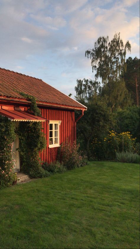 Small House Countryside, Swedish Wooden House, Sweden House Interior, Small Countryside House, Summer House Sweden, Sweden Summer Aesthetic, Sweden Village, Norway Countryside, Sweden Countryside