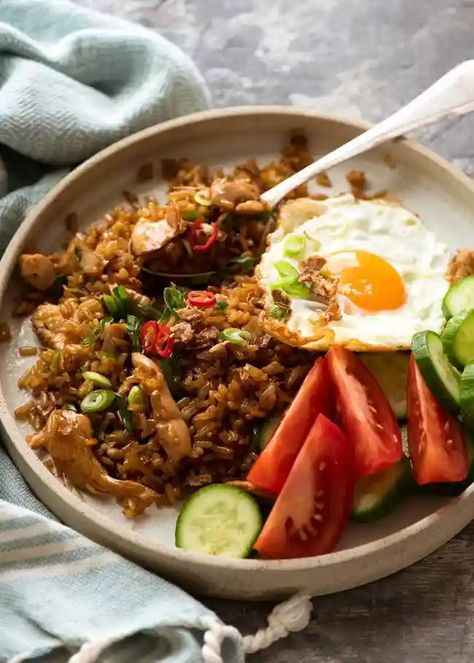 Indonesian Fried Rice Recipe, Nasi Goreng Recept, Nasi Goreng Recipe, Indonesian Fried Rice, Egg Tomato, Kecap Manis, Recipetin Eats, Recipe Tin, Cooking White Rice