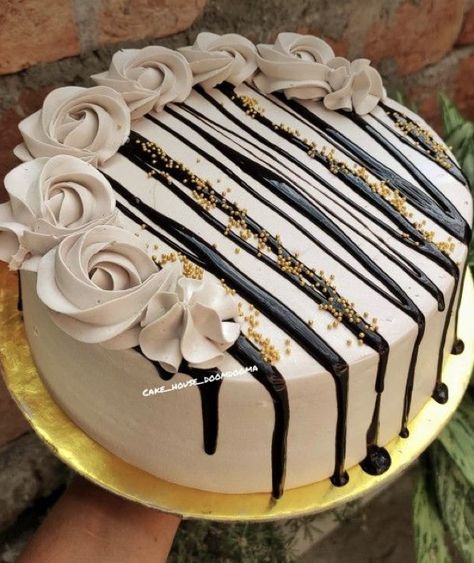 Simple Elegant Chocolate Cake Designs, Simple And Easy Cake Designs, Masculine Birthday Cake Ideas, Birthday Cake Gender Neutral, Simple Cake Piping Ideas, Simple Chocolate Cake Decoration Birthday Decorating Ideas, Simple Easy Cake Designs, Simple Elegant Cakes Birthday, Mocha Cake Design