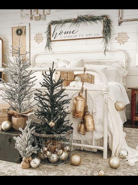 Christmas Bedrooms, Trendy Christmas Decor, Christmas Decor 2023, Neutral Holiday Decor, French Country Christmas, Cozy Christmas Decor, Neutral Christmas Decor, Vintage Inspired Christmas, Neutral Christmas