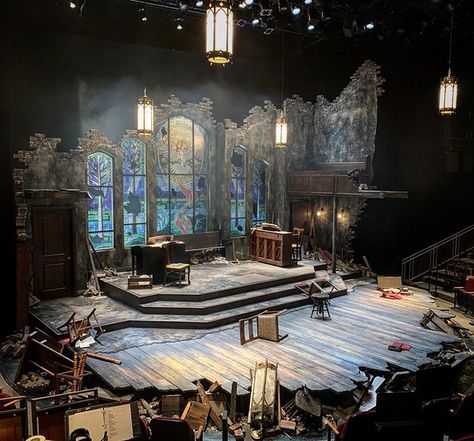 Theater Scene Design, Old Theater Stage, Gothic Set Design, 1920s Set Design, Curved Stage Design, Ghost Light Theatre, Stage Set Design Theatre, Vintage Theatre Aesthetic, Stage Concept Art