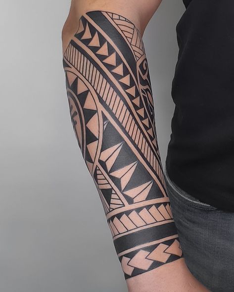 115+ Cool Polynesian Tattoos Designs with Meanings (2021) - TattoosBoyGirl Polynesian Forearm Tattoo, Polynesian Tattoo Sleeve, Tato Maori, Tattoo Band, Forearm Band Tattoos, Polynesian Tattoo Designs, Maori Tattoo Designs, Hand Tattoos For Guys, Maori Tattoo