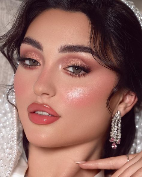 Glowy Engagement Makeup, Sleek Makeup Look Natural, Pinky Soft Glam Makeup, Rosy Makeup Wedding, Pink Engagement Makeup Look, Wedding Makeup Blush Pink, Afternoon Wedding Makeup, Pink Tone Bridal Makeup, Coquette Wedding Makeup