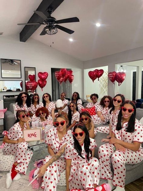 Valentines Theme Party, Galentines Party Decor, Galentine's Party, Galentines Day Ideas, Valentines Brunch, Valentines Birthday Party, Valentines Party Decor, Pijama Party, Galentines Party