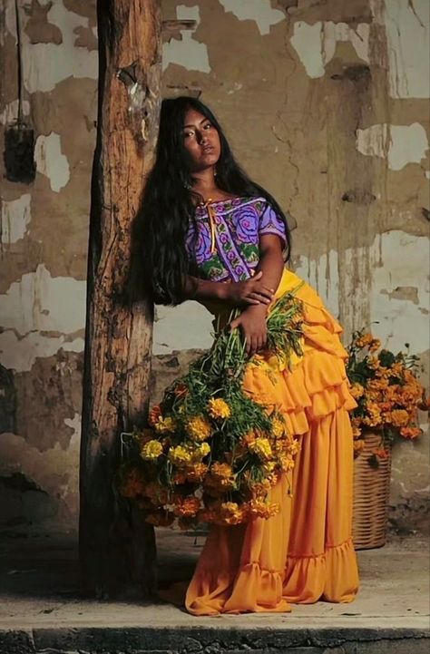 Latino Fashion, Woman Pose, American Aesthetic, Inspo Photoshoot, Latina Aesthetic, Mexican People, Generation Photo, Mexican Culture Art, Mexican Fashion