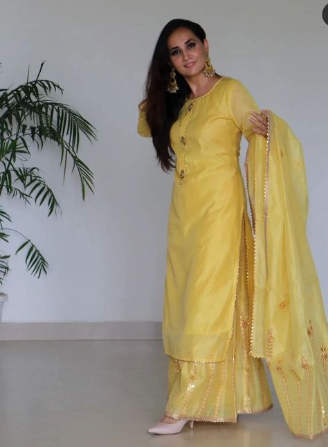 Lemon Colour Dress, Makeup Poses, Latest Kurti Designs Pattern, Easy Diy Fashion, Haldi Dress, Basic Mehndi, Simple Kurta Designs, Womens Trendy Dresses, Kurti Designs Latest