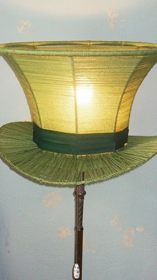 Ordinary lamp shade given an Alice in Wonderland twist - Mad Hatter lamp   Love this!! Alice In Wonderland Bedroom, Wonderland Bedroom, Wonderland Nursery, Wonderland Room, Alice In Wonderland Room, Deco Disney, Diy Lampe, Disney Rooms, Alice In Wonderland Theme