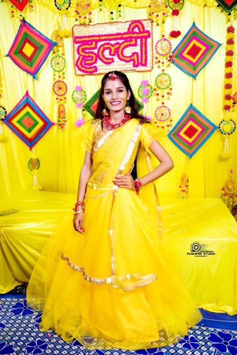 bride wedding photos shoot Haldi Poses Gril, Haldi Poses For Bride Simple, Haldi Dulhan Pose, Haldi Girls Shoot, Dulhan Images Hd, Haldi Shoot Poses, Haldi Video, Haldi Ceremony Outfit For Men, New Dulhan Pose